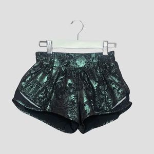 Lululemon Hotty Hot Low-Rise Lined Women's Short 4" Foil Metallic/Black Size 4
